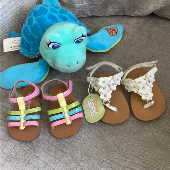 2 pairs- Teeny toes baby sandals - Picture 1 of 3